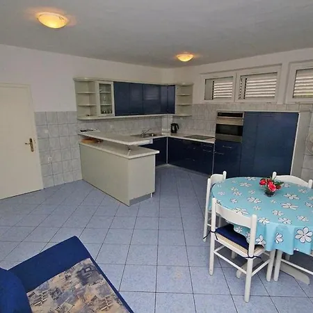 Ivo Apartment *